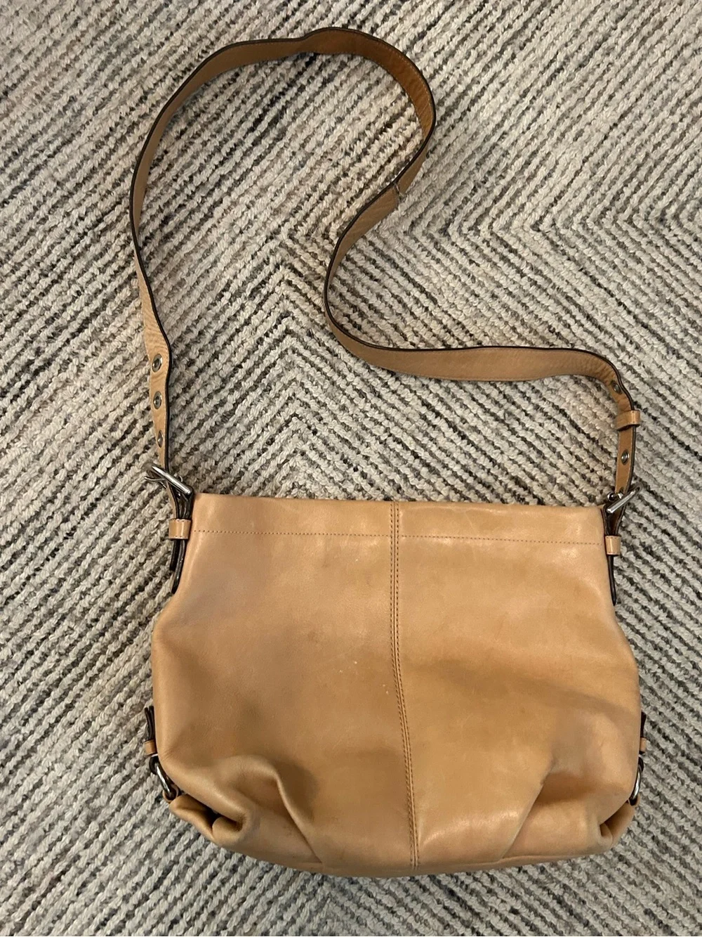 Coach Tan Leather Hobo Shoulder Bag Adjustable Strap Slouchy Purse 2010